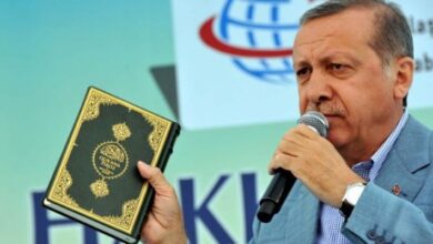 صورة الرئيس أردوغان يغني قصيدة للمسجد الأقصى (فيديو)