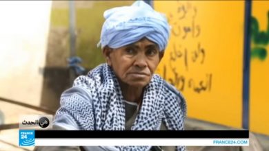 صورة تنكرت بزي رجل لمدة 50 عاما.. كافحت لإعالة أطفالها ثم كشفت نفسها.. إليكم قصة المرأة المصرية المعجزة (فيديو)