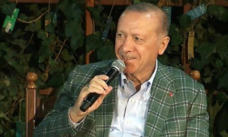 صورة رد عاطفي للرئيس “أردوغان” عندما سُأل عن حبه لزوجته “أمينة أردوغان”