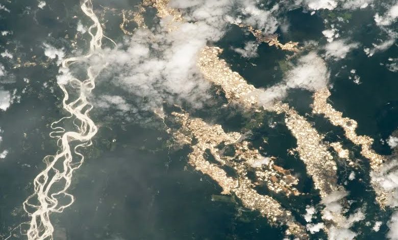 صورة وكالة الفضاء “ناسا” توثق أنهارا من “ذهب” في الأرض من الفضاء ولكن ماتم كشفه مفاجئ