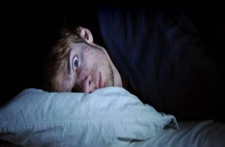 صورة لماذا نشعر بالسقوط أثناء النوم.. علماء يكشفون عن تفسير مرعب