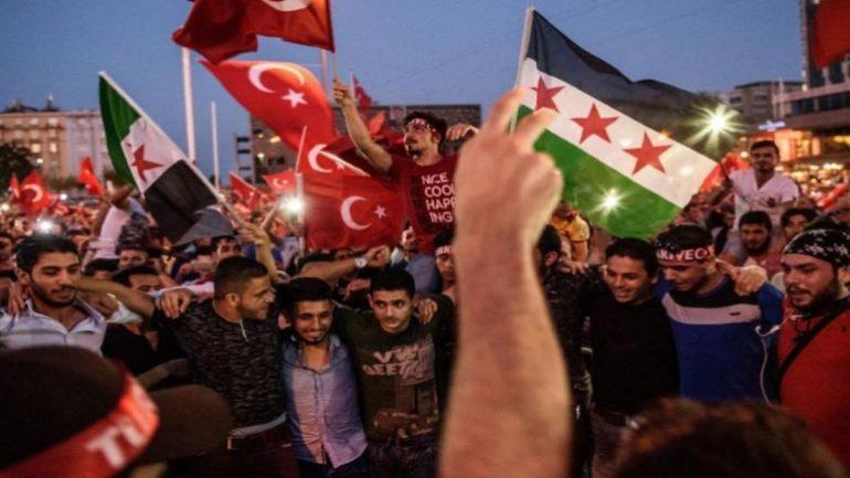 صورة رداً على العنصرية.. أتراك يفاجئون السوريين في تركيا بتصرف إيجابي