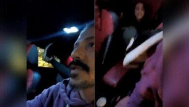 صورة بسبب 50 ليرة.. شابة تركية تقوم بضرب و ركل سائق تكسي في ولاية إسطنبول (فيديو)