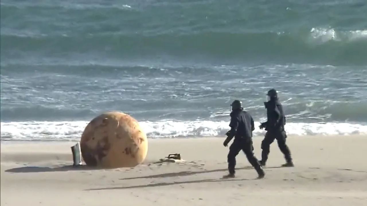 جسم غريب يظهر على شاطئ اليابان ينشر الفزع ويحير العلماء